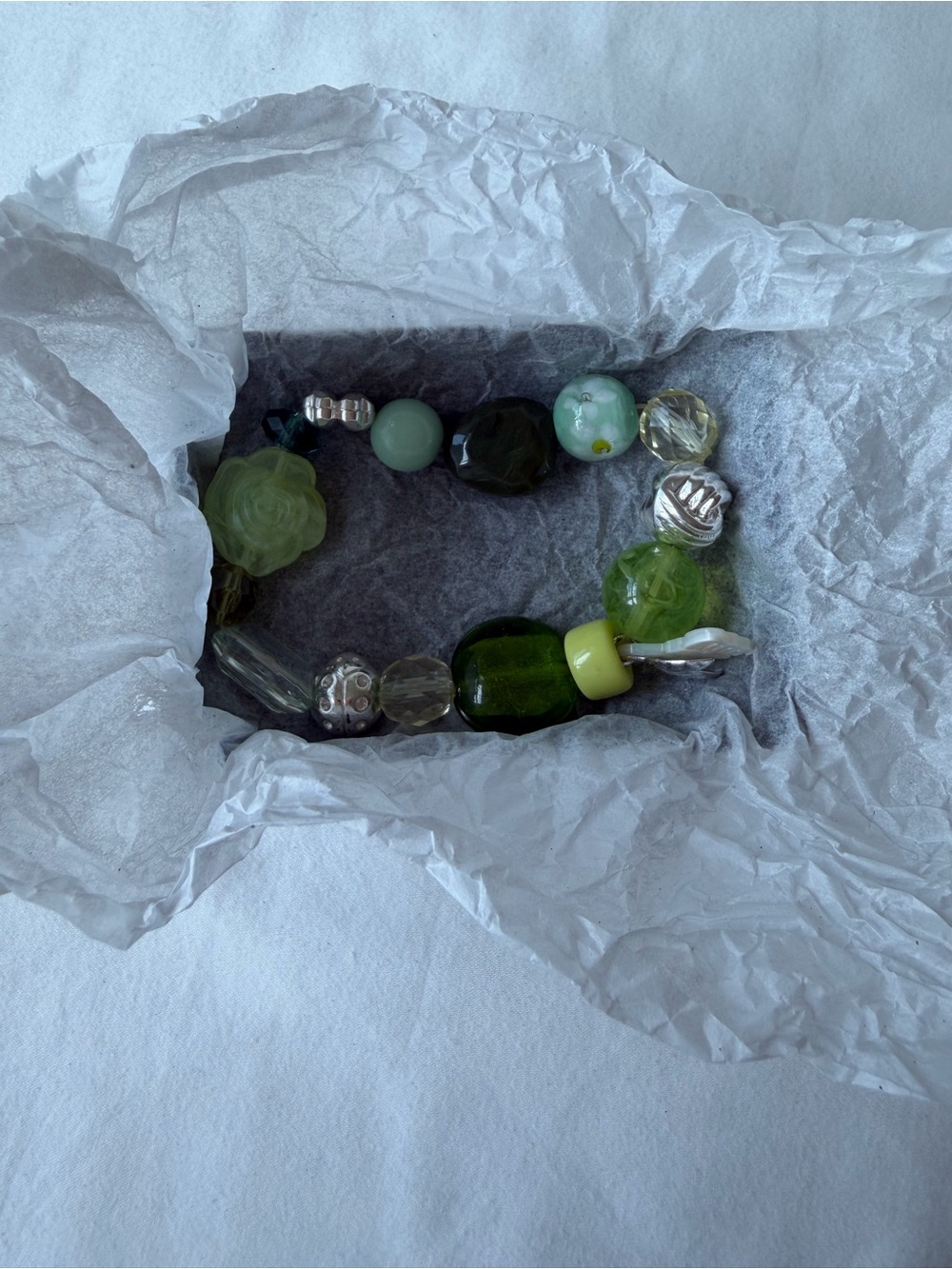 Vintage Avon Green Garden Beaded Stretch Bracelet Green & Silver Toned - Picture 4 of 5